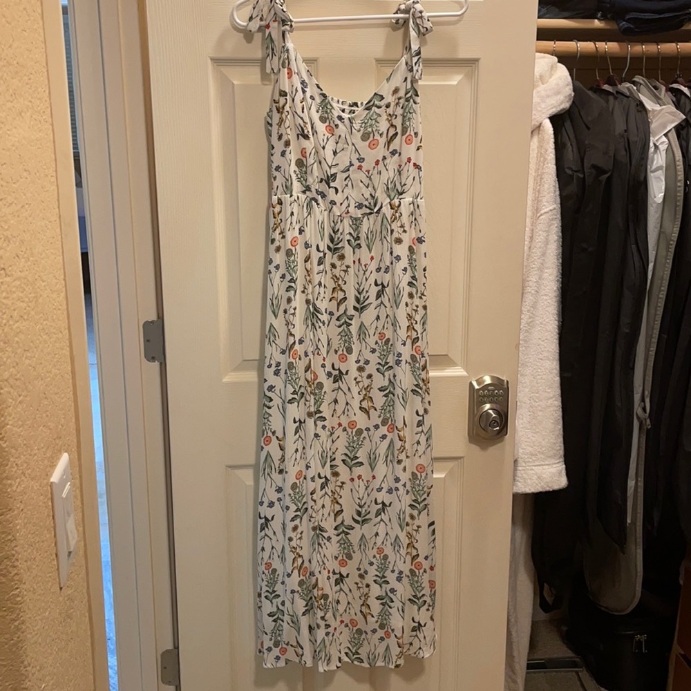 New With Tags Beautiful Maxi dress size small❤️❤️